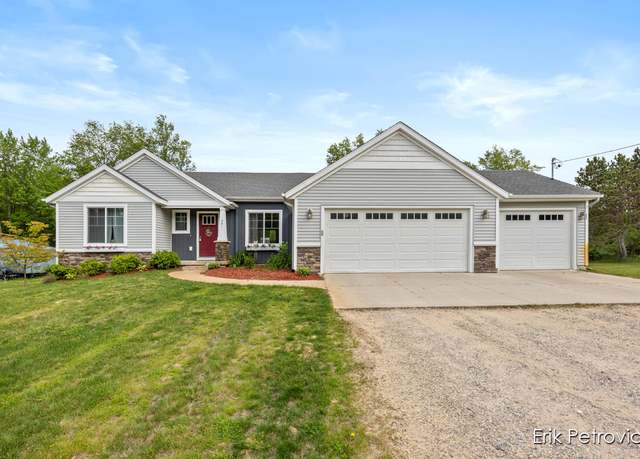 Property at 581 Cumings Ct NW, Sparta, MI 49345, 5 beds, 4 baths