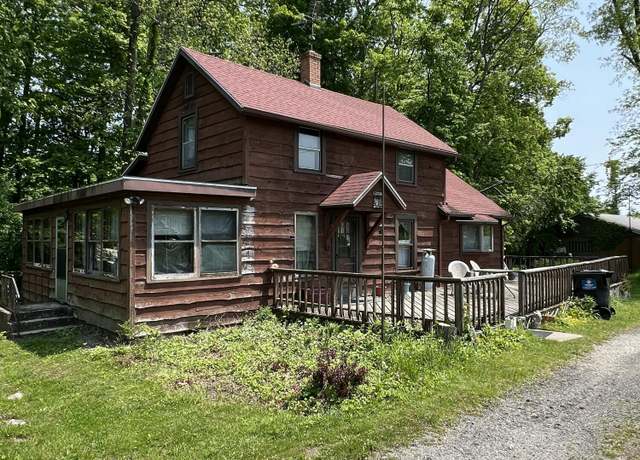 Property at 7530 Warren Woods Rd, Three Oaks, MI 49128, 3 beds, 1 bath