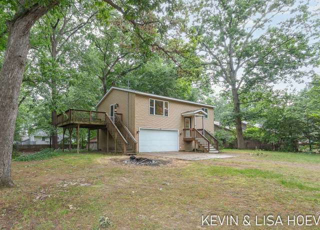 Property at 101 Manley Ave, Holland, MI 49424, 4 beds, 2 baths