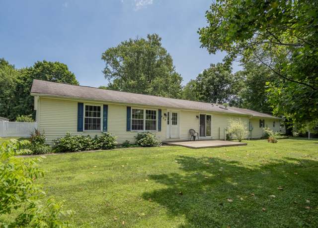 Property at 420 N Wilson St, Vicksburg, MI 49097, 3 beds, 2 baths