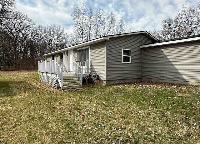Property at 2428 Dean Dr, Highland, MI 48356, 3 beds, 1.5 baths