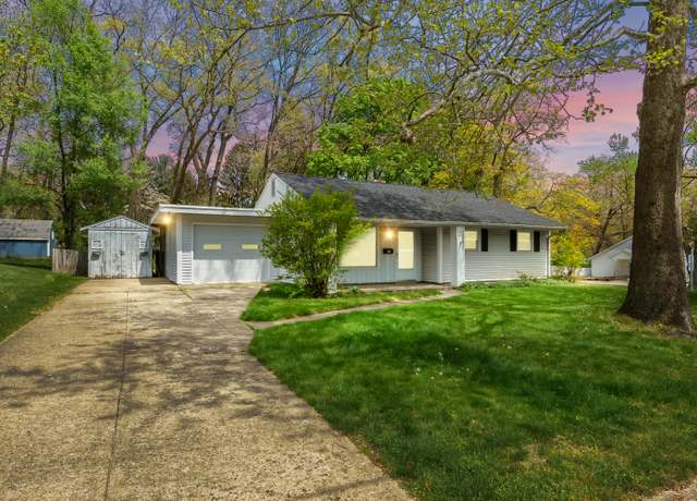 Property at 810 Denway Dr, Kalamazoo, MI 49008, 3 beds, 1.5 baths