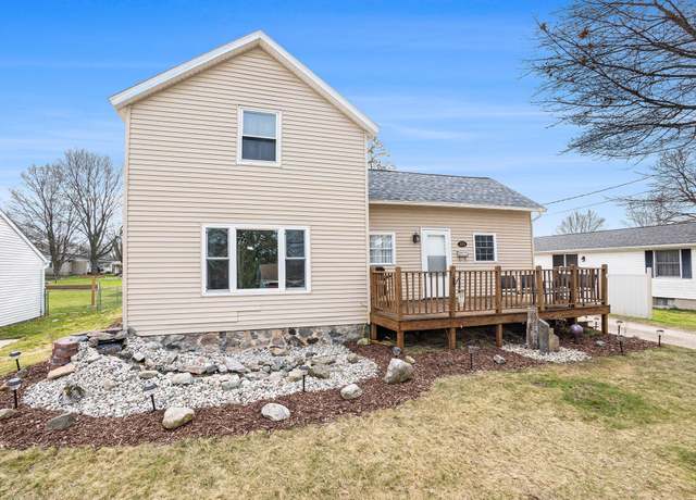 Property at 210 N Decker Ave, Fremont, MI 49412, 3 beds, 1 bath