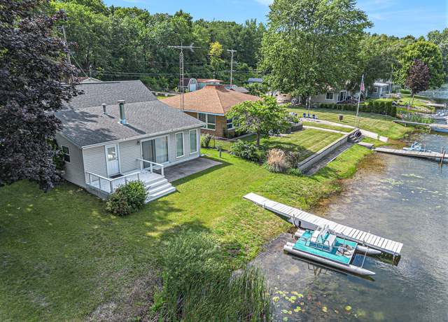 Property at 210 Oak Grove Dr, Brooklyn, MI 49230, 2 beds, 1 bath