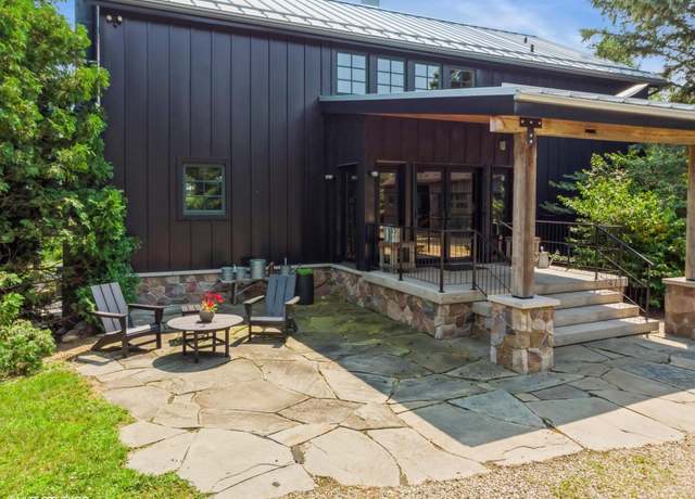 Property at 12801 Hills Rd, Buchanan, MI 49107, 4 beds, 4.5 baths