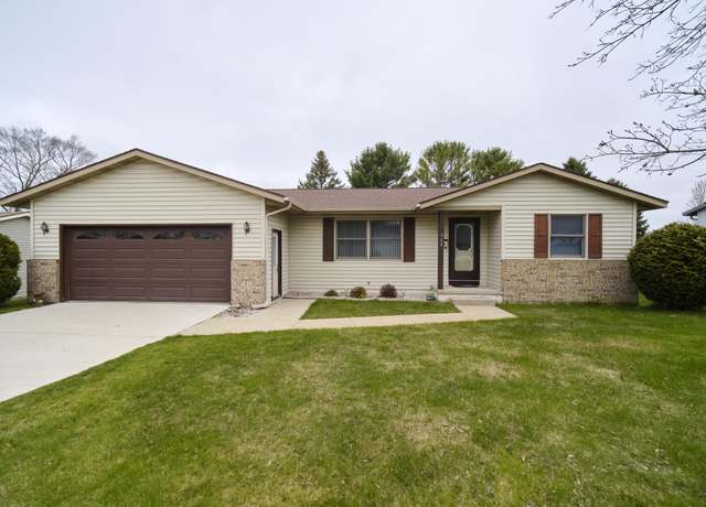 Property at 364 12th St, Manistee, MI 49660, 3 beds, 2 baths