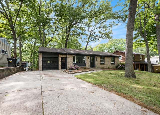 Property at 5685 Burgis Ave SE, Grand Rapids, MI 49508, 4 beds, 2 baths