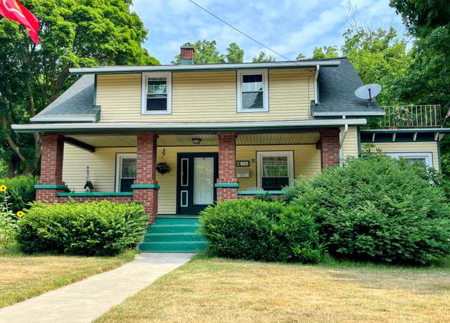 Property at 731 Phoenix St, South Haven, MI 49090, 3 beds, 1.5 baths