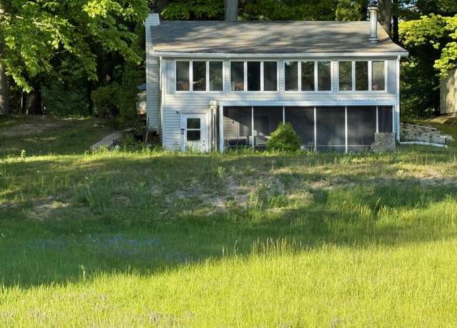 Property at 4605 Hunters Trl, Six Lakes, MI 48886, 2 beds, 1 bath