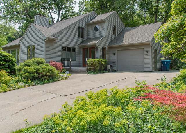 Property at 1753 Grand Ave, Kalamazoo, MI 49006, 3 beds, 3 baths