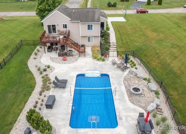Property at 4284 Ives Farm Ln NE, Cedar Springs, MI 49319, 3 beds, 2 baths