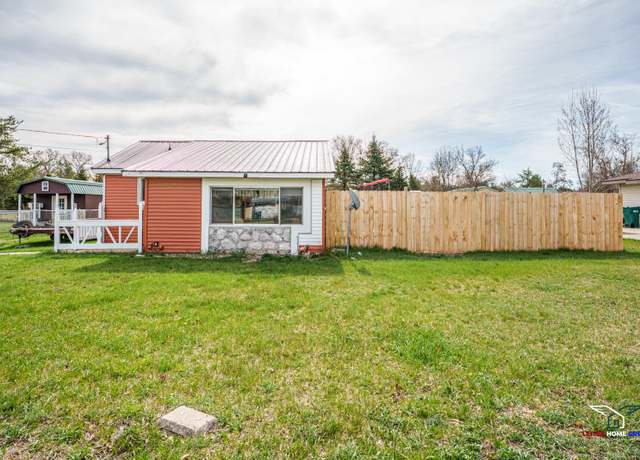 Property at 5192 Apache Trl, Harrison, MI 48625, 2 beds, 1 bath