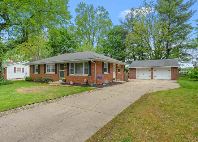 Property at 2223 Cumberland St, Kalamazoo, MI 49006, 3 beds, 1 bath