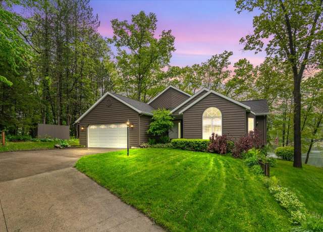 Property at 5400 Laura Dr, Shelbyville, MI 49344, 4 beds, 3 baths