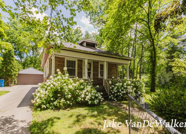 Property at 906 Arthur Ave, Kalamazoo, MI 49048, 2 beds, 1.5 baths