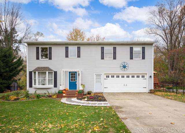 Property at 3949 140th Ave, Holland, MI 49424, 4 beds, 2.5 baths