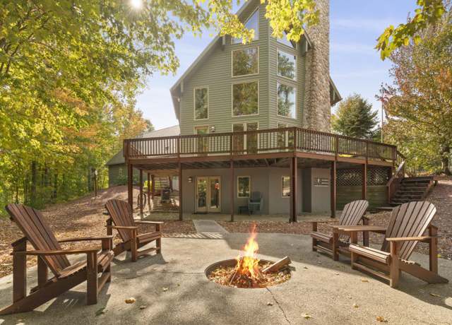 Property at 7947 Gogebic Ct, Thompsonville, MI 49683, 3 beds, 3.5 baths
