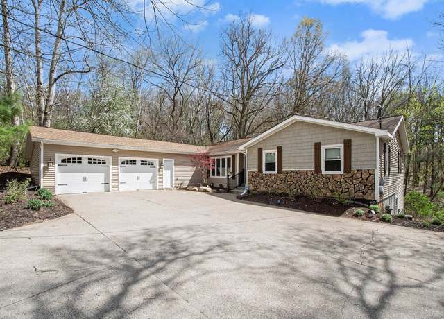 Property at 8134 Vergennes St SE, Ada, MI 49301, 3 beds, 2.5 baths