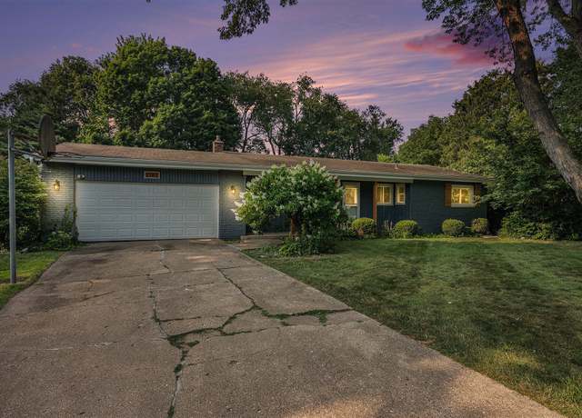 Property at 3302 Northview Dr, Kalamazoo, MI 49004, 5 beds, 2.5 baths