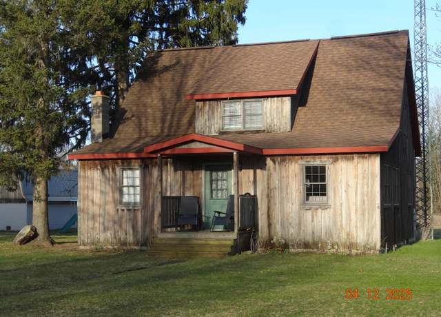 Property at 640 S Oak Ave, White Cloud, MI 49349, 4 beds, 2 baths
