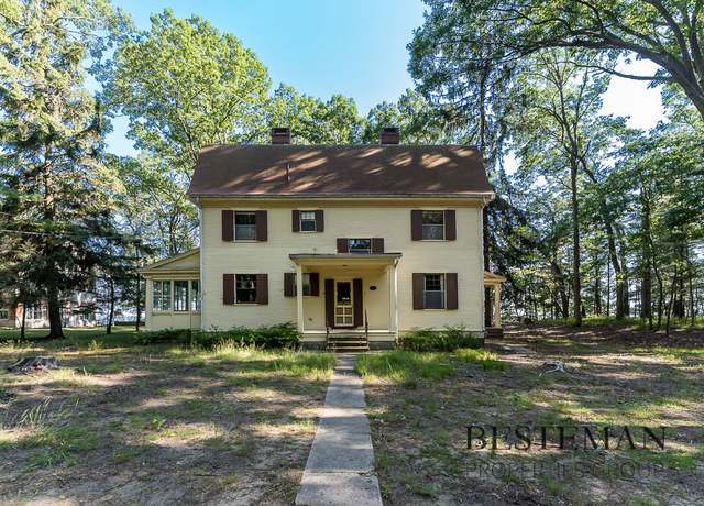 Property at 5795 Old Channel Trl, Montague, MI 49437, 5 beds, 2 baths