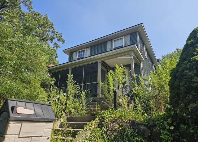 Property at 528 Woodlawn St SE, Grand Rapids, MI 49507, 3 beds, 1.5 baths