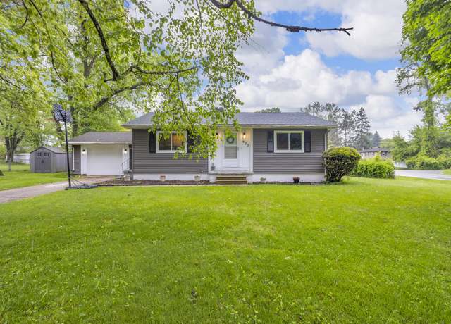 Property at 623 Pawnee St, Jackson, MI 49203, 3 beds, 2 baths