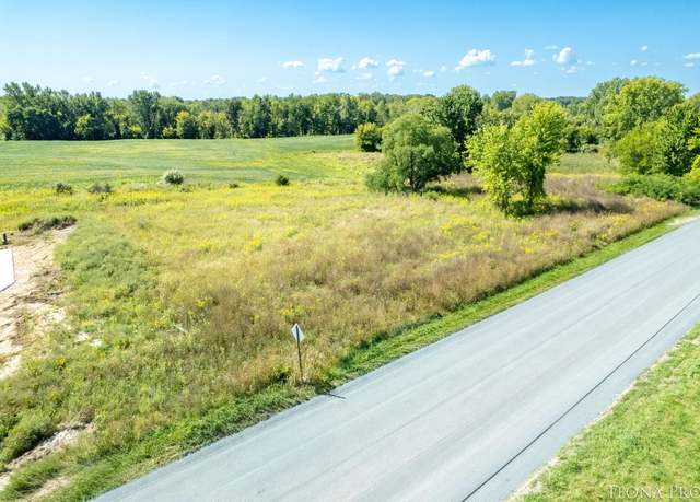 Property at 10870 Crooked Lake Dr NE, Rockford, MI 49341