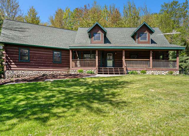Property at 17543 112th Ave, Nunica, MI 49448, 6 beds, 2.5 baths