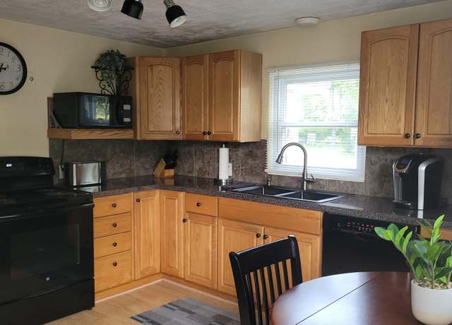 Property at 1049 Vick Rd, Norton Shores, MI 49441, 3 beds, 1 bath