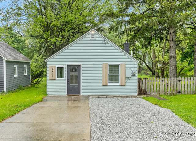 Property at 1900 Kinney Ave NW, Grand Rapids, MI 49534, 2 beds, 1 bath