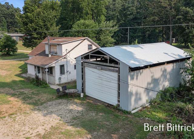 Property at 37011 Wahimund Ave, Paw Paw, MI 49079, 4 beds, 1 bath