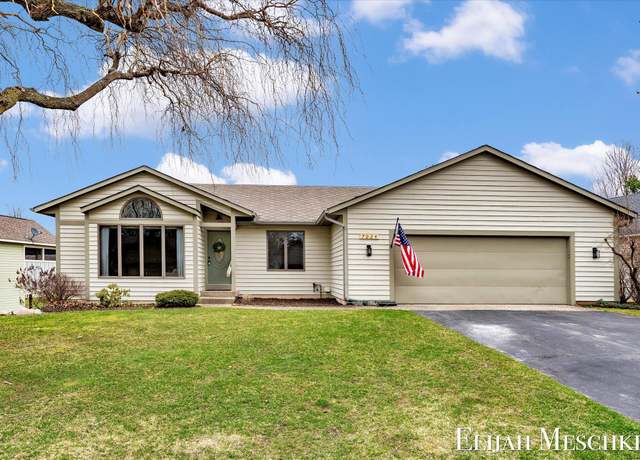 Property at 7024 Camelback Dr NE, Rockford, MI 49341, 4 beds, 2.5 baths