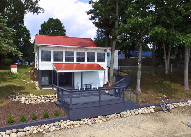 Property at 551 N Rock Lake Dr, Vestaburg, MI 48891, 3 beds, 1 bath