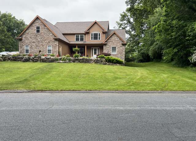 Property at 5374 Autumn Ct, Kalamazoo, MI 49009, 7 beds, 3.5 baths