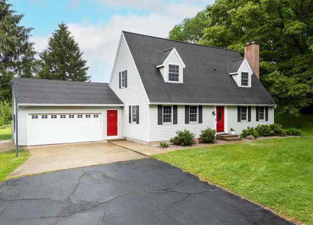Property at 2961 E B Ave, Plainwell, MI 49080, 3 beds, 2 baths