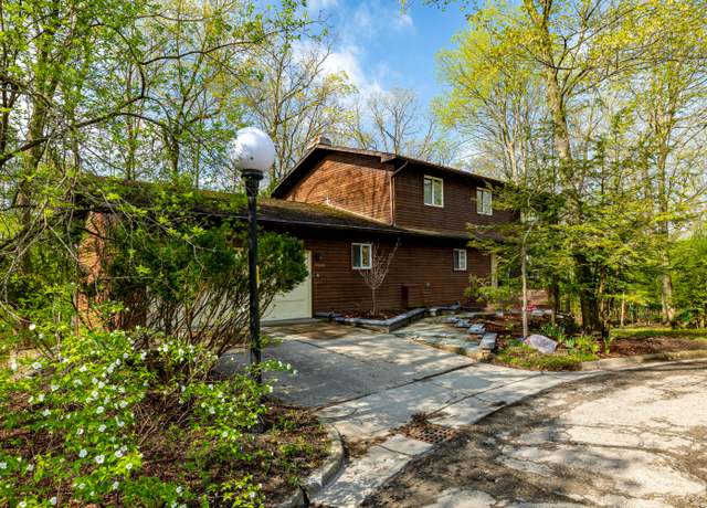 Property at 3949 Waldenwood Dr, Ann Arbor, MI 48105, 4 beds, 3.5 baths