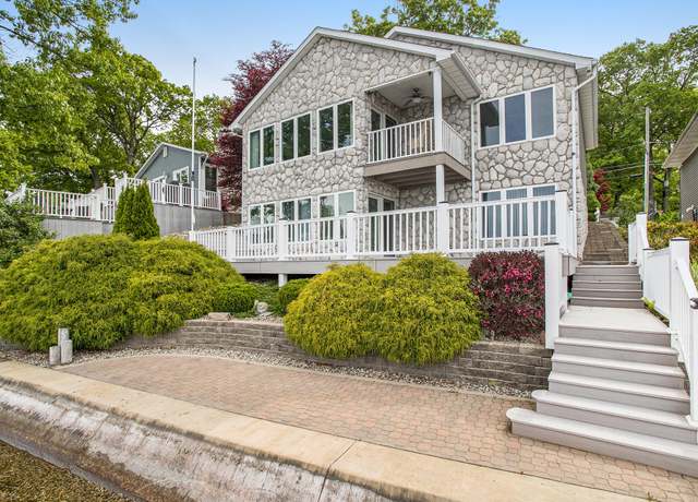 Property at 714 N Hawley Dr, Coldwater, MI 49036, 3 beds, 2 baths