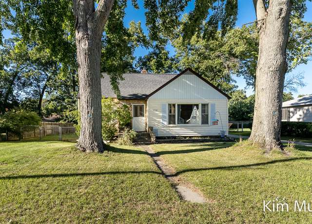 Property at 2338 E Columbia Ave, Muskegon, MI 49444, 4 beds, 1 bath