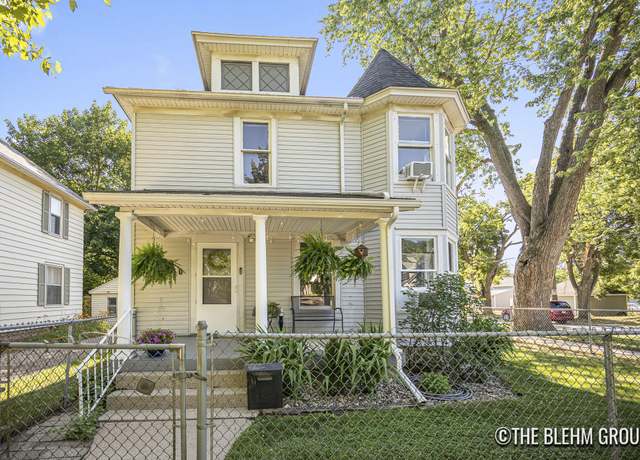 Property at 200 Richards Ave NW, Grand Rapids, MI 49504, 3 beds, 1.5 baths