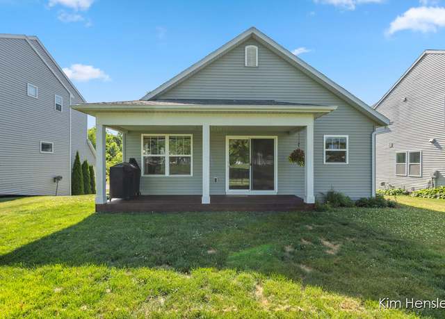 Property at 1250 Highland Hl, Lowell, MI 49331, 4 beds, 2.5 baths