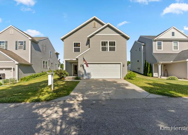 Property at 1250 Highland Hl, Lowell, MI 49331, 4 beds, 2.5 baths