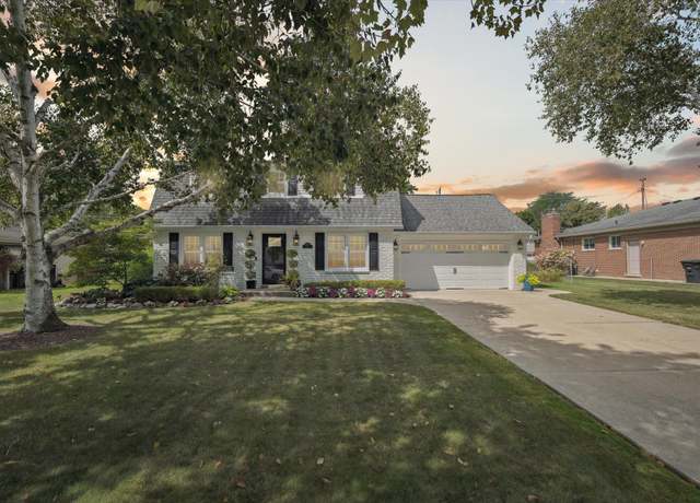 Property at 17751 Golfview St, Livonia, MI 48152, 4 beds, 2.5 baths