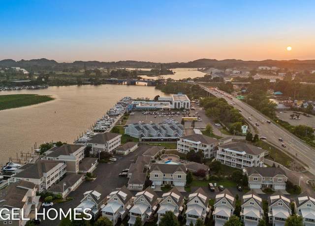 Property at 930 W Savidge St #2, Spring Lake, MI 49456, 3 beds, 2 baths