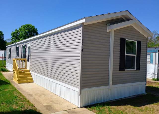 Property at 1204 Carlton Ct, Plainwell, MI 49080, 3 beds, 2 baths