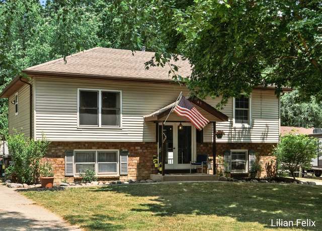 Property at 195 Cahill Dr, Rockford, MI 49341, 3 beds, 2 baths