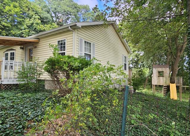 Property at 7381 Lansing Ave, Jackson, MI 49201, 3 beds, 3 baths