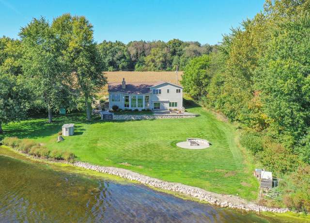 Property at 22533 Davis Dr, Three Rivers, MI 49093, 4 beds, 3 baths