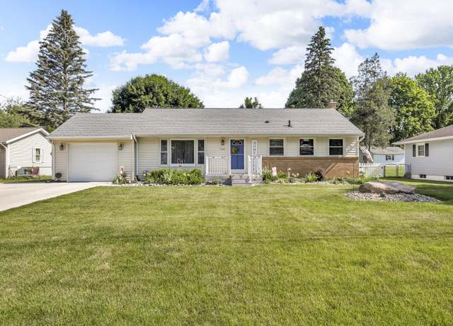 Property at 2606 S Saint Anthony St, Jackson, MI 49203, 3 beds, 2 baths