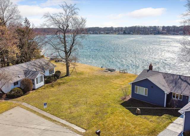 Property at 23275 Lakeview Dr, Edwardsburg, MI 49112